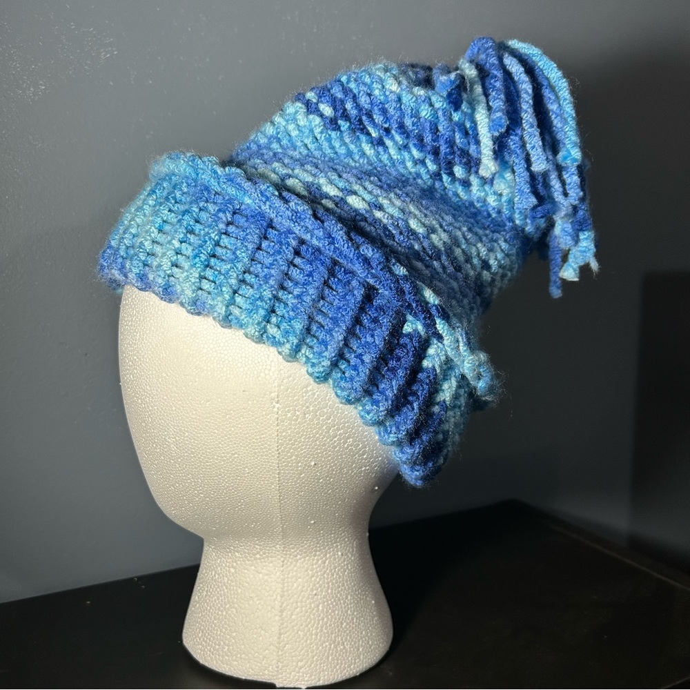 UNISEX HAND KNITTED HAT- BLUE DREAM